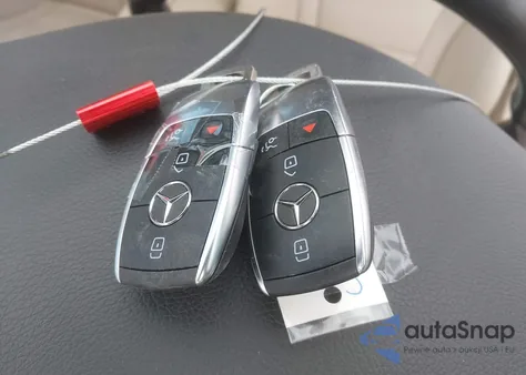 2022 Mercedes-Benz Glc 300 4Matic Suv z USA, uszkodzony, nr VIN W1N0G8EB0NG117802